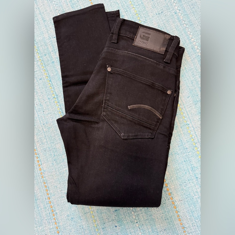 G-Star revend with very comfortable stretch denim size 31 . Excellent condition.